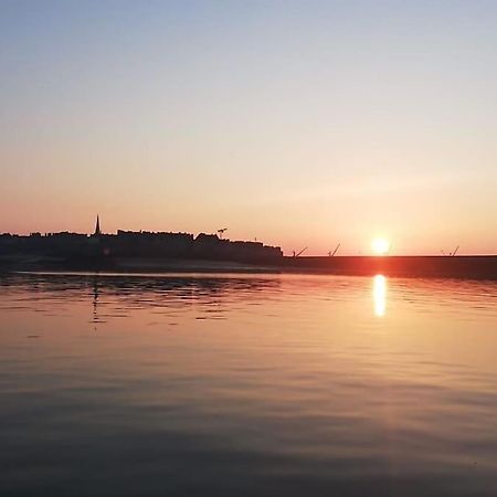Dinard : Loft De 175 M² - A 150 M De La Plage エクステリア 写真