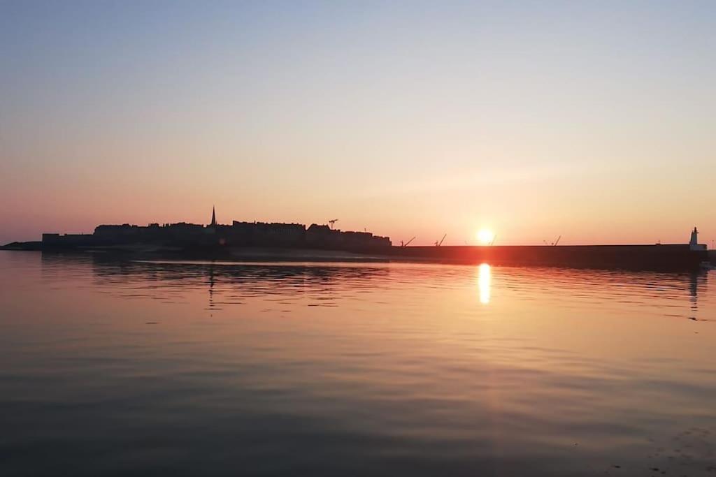 Dinard : Loft De 175 M² - A 150 M De La Plage エクステリア 写真